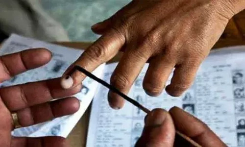 ആദ്യഘട്ട വോട്ടെടുപ്പ് ഉഷാര്; ബൂത്തുകള്ക്ക് മുന്നില് വന് തിരക്ക് ആദ്യഘട്ട വോട്ടെടുപ്പ് ഉഷാര്; ബൂത്തുകള്ക്ക് മുന്നില് വന് തിരക്ക്