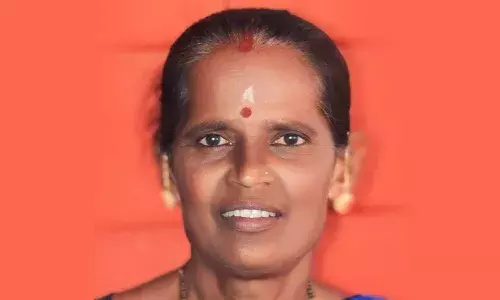 കുഴഞ്ഞുവീണതിനെ തുടര്ന്ന് ആസ്പത്രിയില് ചികിത്സയിലായിരുന്ന ഭര്തൃമതി മരിച്ചു കുഴഞ്ഞുവീണതിനെ തുടര്ന്ന് ആസ്പത്രിയില് ചികിത്സയിലായിരുന്ന ഭര്തൃമതി മരിച്ചു