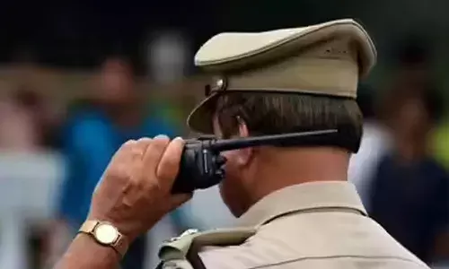 മദ്യപിച്ച പൊലീസുകാരന് വനിതാ പ്രിസൈഡിംഗ് ഓഫീസറോട് അപമര്യാദയായി പെരുമാറി മദ്യപിച്ച പൊലീസുകാരന് വനിതാ പ്രിസൈഡിംഗ് ഓഫീസറോട് അപമര്യാദയായി പെരുമാറി