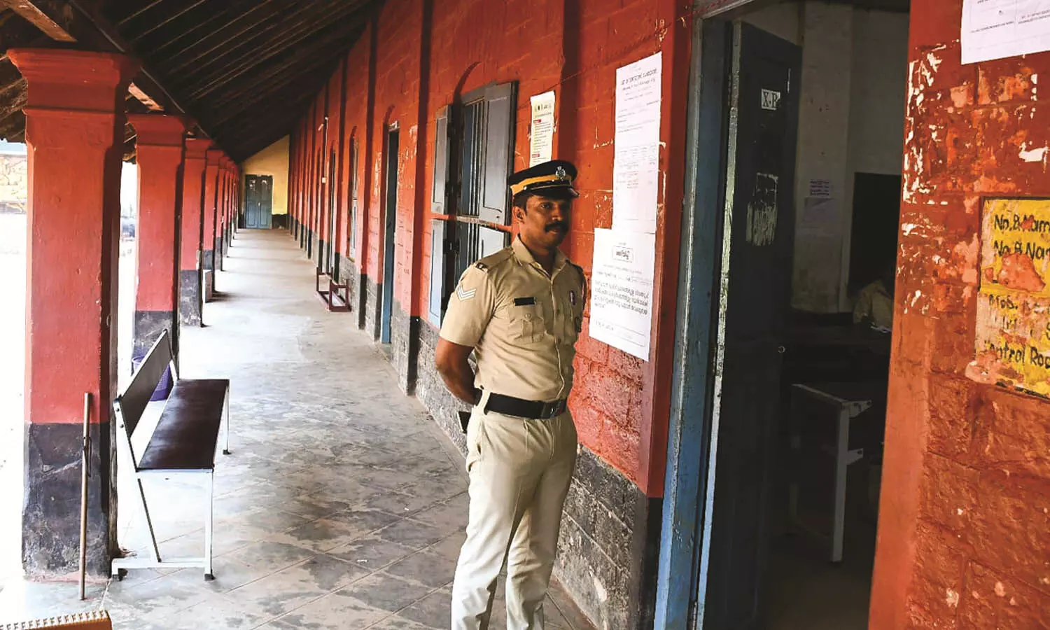 എൽ ഡി എഫ് സ്വതന്ത്ര സ്ഥാനാർത്ഥിക്കും ഭാര്യക്കും നേരെ ആക്രമണം എൽ ഡി എഫ് സ്വതന്ത്ര സ്ഥാനാർത്ഥിക്കും ഭാര്യക്കും നേരെ ആക്രമണം