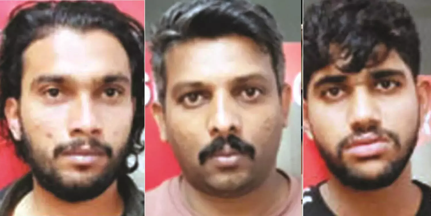 പരിശോധനയില് നിന്ന് രക്ഷപ്പെടാന് എം.ഡി.എം.എ കുടിവെള്ളത്തില് കലക്കി; പിടിയിലായവര് റിമാണ്ടില് പരിശോധനയില് നിന്ന് രക്ഷപ്പെടാന് എം.ഡി.എം.എ കുടിവെള്ളത്തില് കലക്കി; പിടിയിലായവര് റിമാണ്ടില്