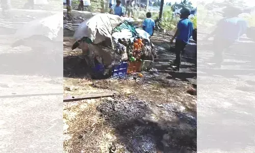 പെര്വാഡ് കടപ്പുറത്ത് തോണിയും വലകളും കത്തിനശിച്ചു പെര്വാഡ് കടപ്പുറത്ത് തോണിയും വലകളും കത്തിനശിച്ചു