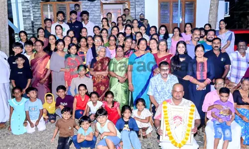 നെല്ലിക്കാട്ട് കുറപ്പാളു അമ്മയുടെ ഓര്മ്മ ദിനത്തില് ഒത്തുകൂടിയത് ഒരേ കുടുംബത്തിലെ 105 അംഗങ്ങള് നെല്ലിക്കാട്ട് കുറപ്പാളു അമ്മയുടെ ഓര്മ്മ ദിനത്തില് ഒത്തുകൂടിയത് ഒരേ കുടുംബത്തിലെ 105 അംഗങ്ങള്