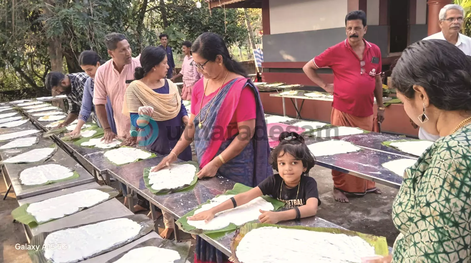 പുതിയൊടുക്കലിന് അടയുണ്ടാക്കാന് അഞ്ചുവയസുകാരി ദേവന്യയും പുതിയൊടുക്കലിന് അടയുണ്ടാക്കാന് അഞ്ചുവയസുകാരി ദേവന്യയും