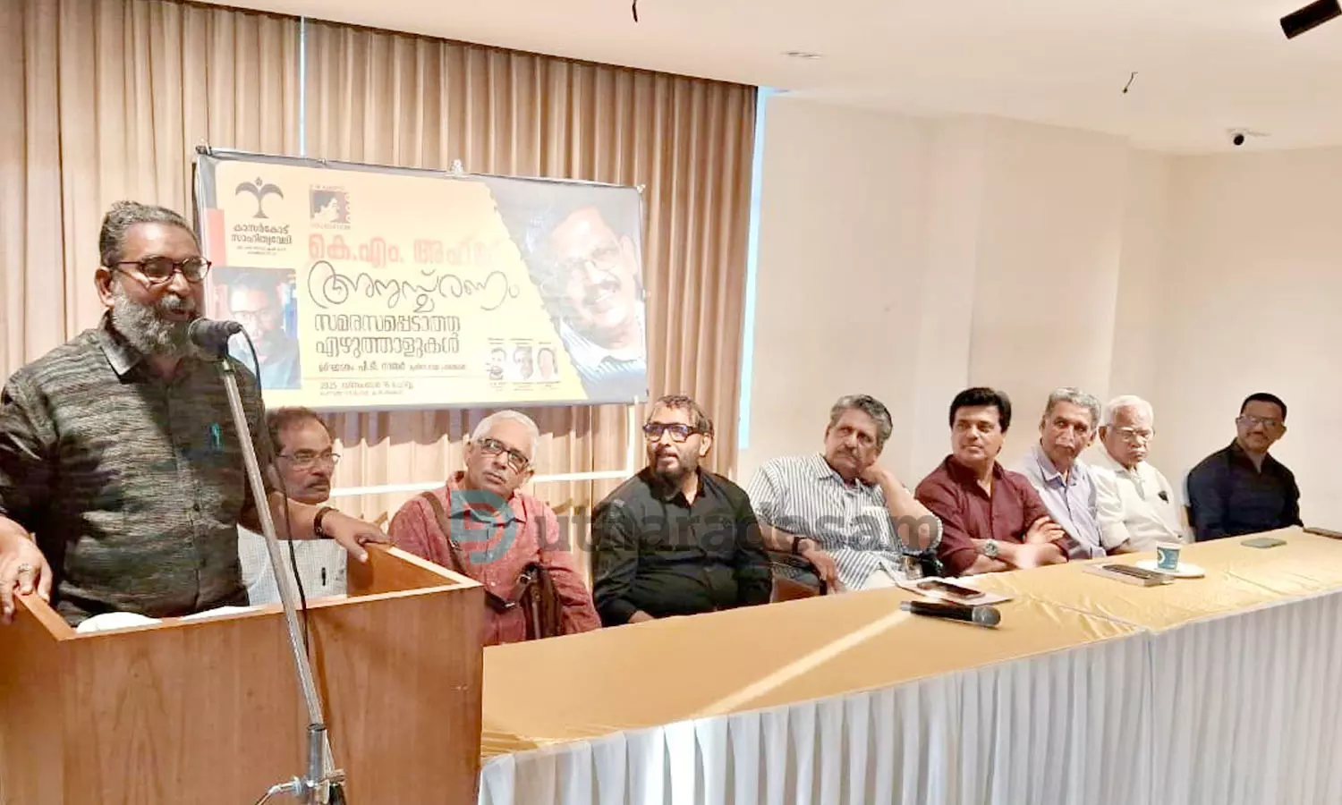 സമരസപ്പെടാത്ത എഴുത്തുകാരായുള്ളത് ആധാരം എഴുത്തുകാര്‍ മാത്രം; ഇപ്പോഴുള്ളത് തടി കയ്ച്ചലാക്കിയുള്ള വിമര്‍ശനങ്ങള്‍ -പി.ടി നാസര്‍