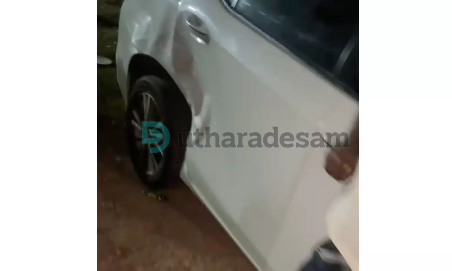 ഷിറിയയില് സി.പി.എം-യു.ഡി.എഫ് സംഘര്ഷം; കാര് തകര്ത്തു ഷിറിയയില് സി.പി.എം-യു.ഡി.എഫ് സംഘര്ഷം; കാര് തകര്ത്തു