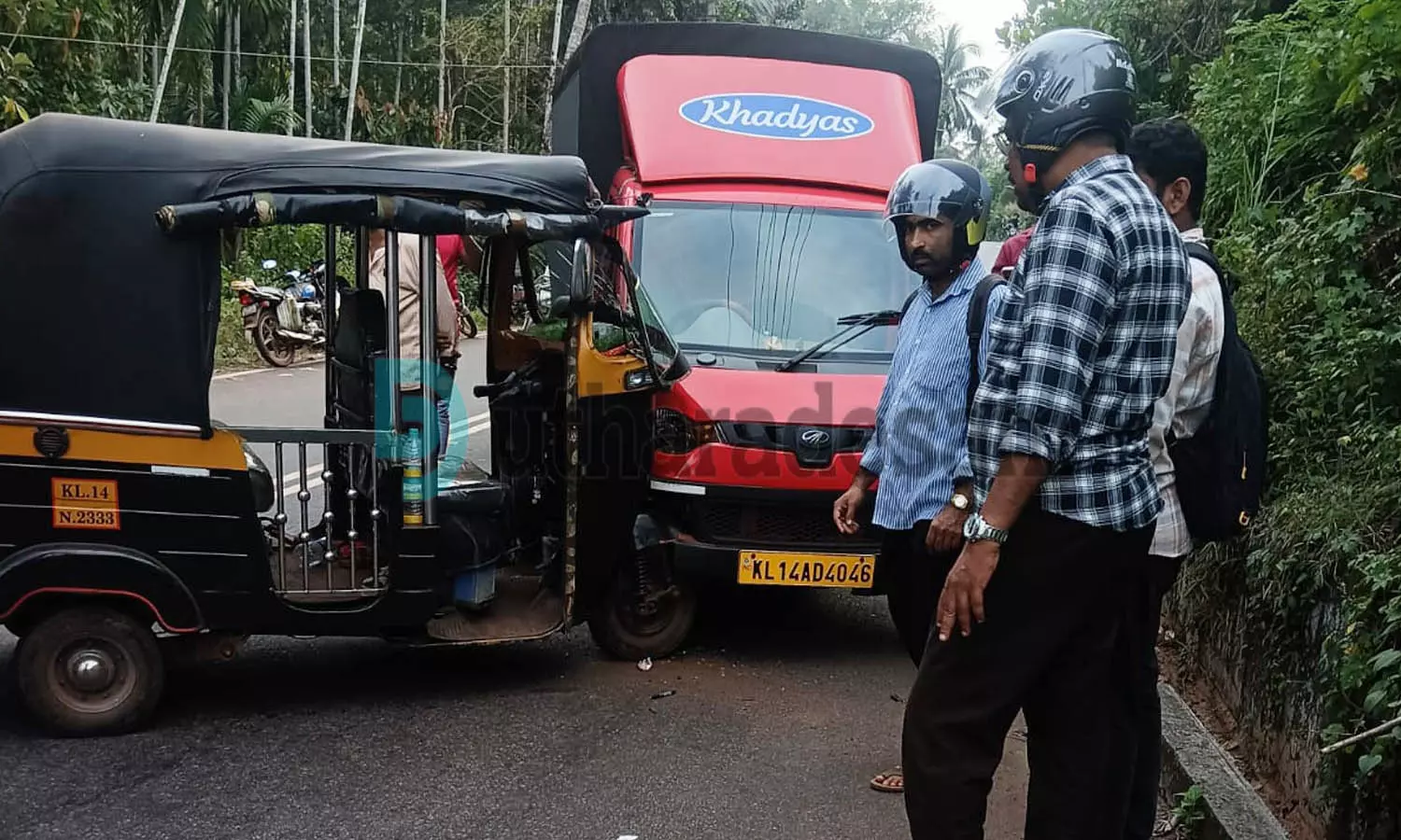 കന്യപ്പാടി-പടിപ്പുര വളവില് അപകടം പതിവ്; വഗത നിയന്ത്രണം വേണമെന്നാവശ്യം കന്യപ്പാടി-പടിപ്പുര വളവില് അപകടം പതിവ്; വഗത നിയന്ത്രണം വേണമെന്നാവശ്യം