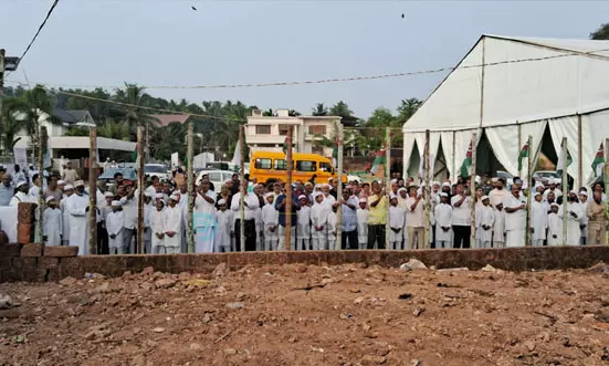 തളങ്കര നജാത്ത് ഖുര്‍ആന്‍ അക്കാദമി പതിമൂന്നാം വാര്‍ഷിക ഒന്നാം സനദ്ദാന സമ്മേളനത്തിന് തുടക്കം; പതാക ഉയര്‍ന്നു