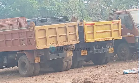 മണല് കടത്തിയ ടിപ്പര് ലോറികള് പിടിയില്; വാഹനങ്ങളിലുണ്ടായിരുന്നവര് രക്ഷപ്പെട്ടു മണല് കടത്തിയ ടിപ്പര് ലോറികള് പിടിയില്; വാഹനങ്ങളിലുണ്ടായിരുന്നവര് രക്ഷപ്പെട്ടു