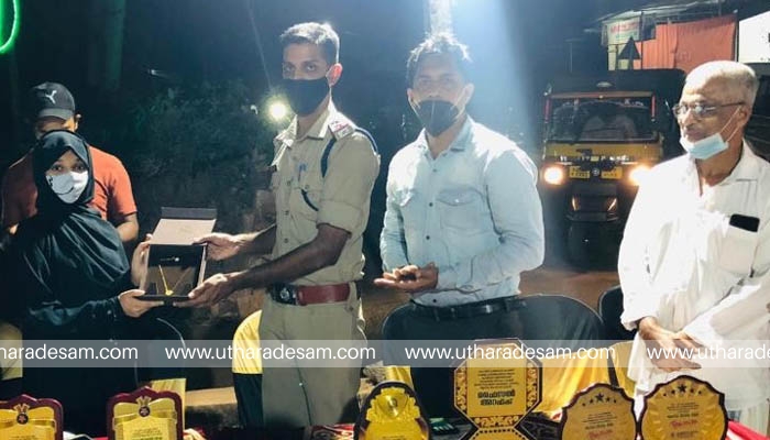 എസ്.എസ്.എല്‍.സി പരീക്ഷയില്‍ എല്ലാ വിഷയങ്ങളിലും എ പ്ലസ് നേടിയ ഖദീജത്ത് ഫാര്‍സാനയെ ആസ്‌ക് ആലംപാടി സ്വര്‍ണ്ണ മെഡല്‍ നല്‍കി അനുമോദിച്ചു