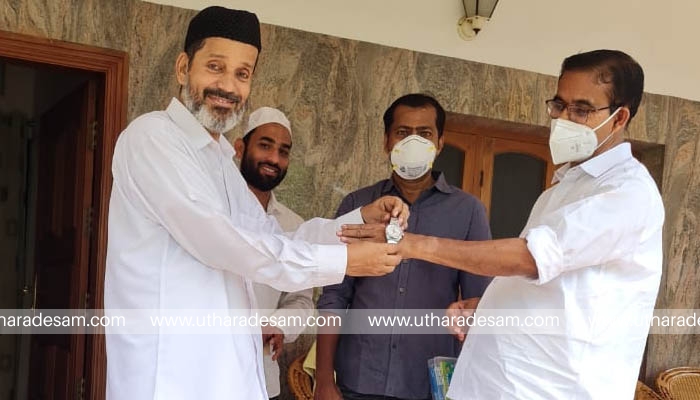 സി.എച്ച്. കുഞ്ഞമ്പു കുമ്പോല്‍ കുഞ്ഞിക്കോയ തങ്ങളെ സന്ദര്‍ശിച്ചു