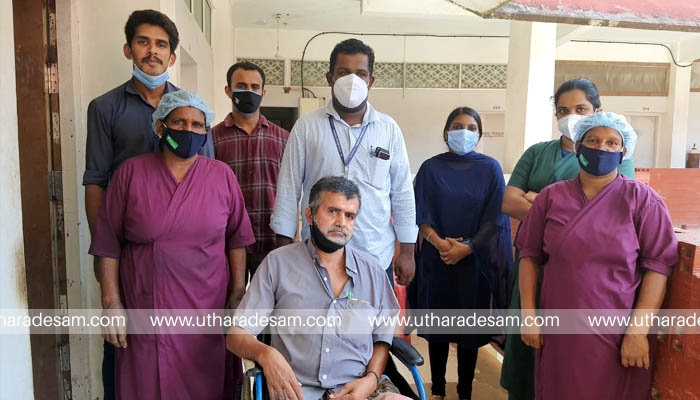 സാമൂഹ്യ പ്രവര്‍ത്തകരുടെ തണലില്‍ ജീവിതത്തിലേക്ക് തിരിച്ചുവന്ന വയോധികന് സ്‌നേഹനിര്‍ഭര യാത്രയയപ്പ്
