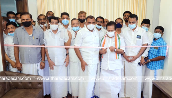 എ.കെ.എം. അഷ്‌റഫ് എം.എല്‍.എയുടെ ഓഫീസ് രമേശ് ചെന്നിത്തല ഉദ്ഘാടനം ചെയ്തു