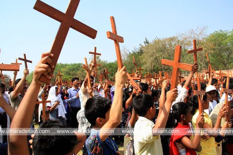 സംഘ്പരിവാര് പ്രകോപിതരാകും, തങ്ങള്ക്ക് സംരക്ഷണം നല്കാന് കഴിയില്ല; കര്ണാടകയില് ക്രിസ്ത്യന് സമൂഹത്തോട് ഞായറാഴ്ച പ്രാര്ഥന ഒഴിവാക്കാനാവശ്യപ്പെട്ട് പോലീസ് സംഘ്പരിവാര് പ്രകോപിതരാകും, തങ്ങള്ക്ക് സംരക്ഷണം നല്കാന് കഴിയില്ല; കര്ണാടകയില് ക്രിസ്ത്യന് സമൂഹത്തോട് ഞായറാഴ്ച പ്രാര്ഥന ഒഴിവാക്കാനാവശ്യപ്പെട്ട് പോലീസ്