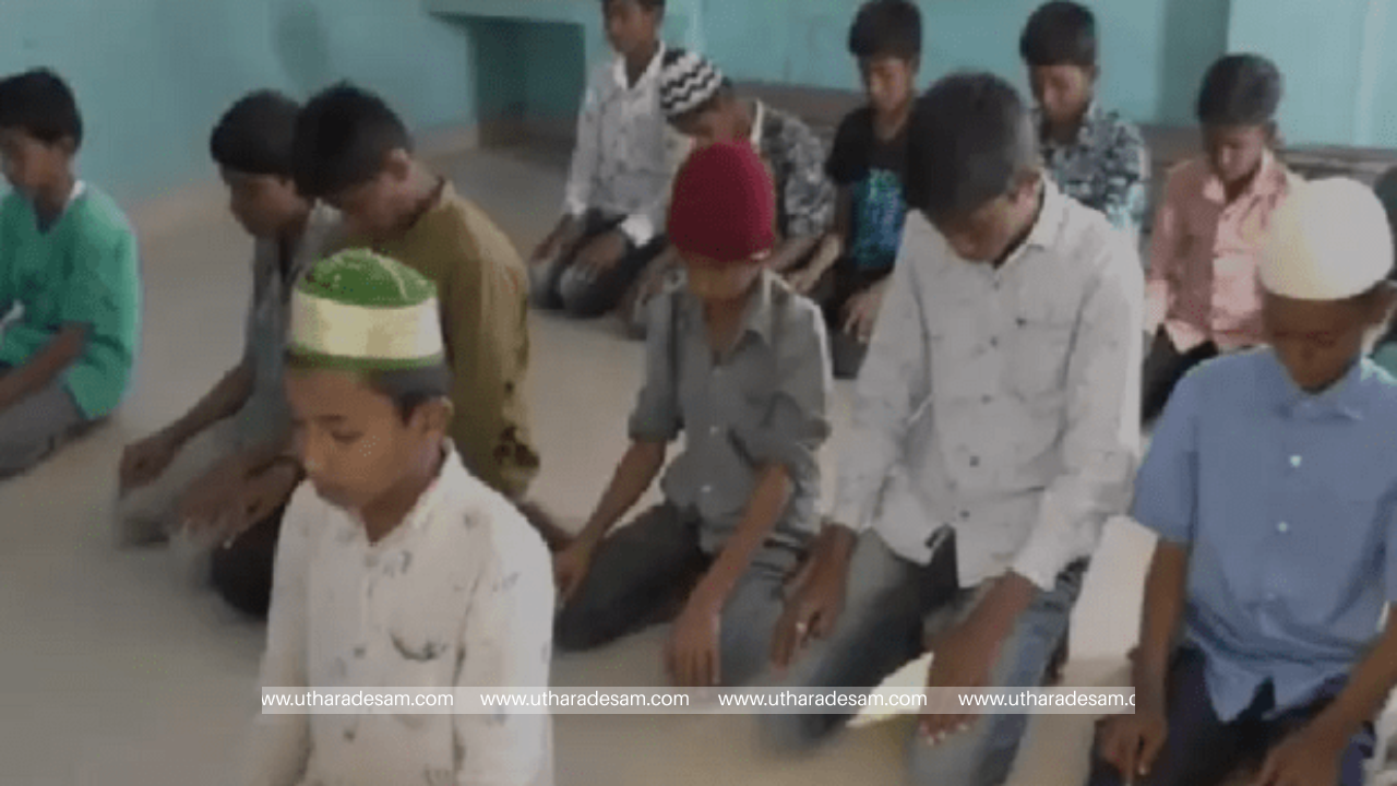 സ്‌കൂളില്‍ വെള്ളിയാഴ്ച പ്രാര്‍ത്ഥന നിര്‍വഹിക്കാന്‍ വിദ്യാര്‍ത്ഥികള്‍ക്ക് അനുമതി നല്‍കിയ പ്രധാന അധ്യാപികയെ വിദ്യാഭ്യാസ വകുപ്പ് സസ്‌പെന്‍ഡ് ചെയ്തു