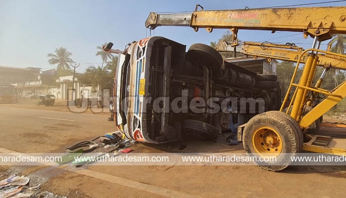 മീന്‍ലോറി നിയന്ത്രണം വിട്ട് മറിഞ്ഞ് ഡ്രൈവര്‍ക്ക് പരിക്ക്