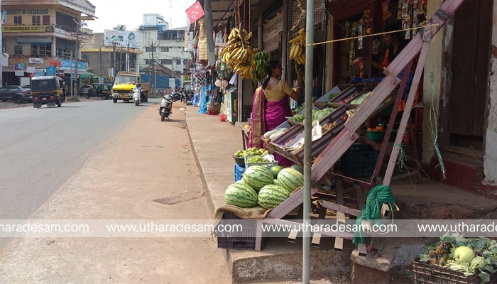 നഗരത്തിലെ മിക്ക സ്ഥലങ്ങളിലും ഫുട്പാത്തുകള് കയ്യേറി കച്ചവടം നഗരത്തിലെ മിക്ക സ്ഥലങ്ങളിലും ഫുട്പാത്തുകള് കയ്യേറി കച്ചവടം