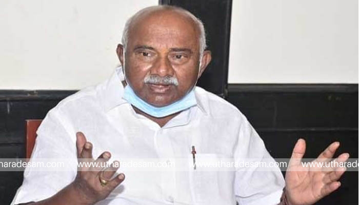 മുസ്ലിം വ്യാപാരികളെ ക്ഷേത്ര ഉത്സവങ്ങളില് കച്ചവടം നടത്താന് അനുവദിക്കാത്തത് അനീതി; ഹിജാബ് നിരോധനവും ഹലാല് വിവാദവും അനാവശ്യം-ബി.ജെ.പി നേതാവ് വിശ്വനാഥ് മുസ്ലിം വ്യാപാരികളെ ക്ഷേത്ര ഉത്സവങ്ങളില് കച്ചവടം നടത്താന് അനുവദിക്കാത്തത് അനീതി; ഹിജാബ് നിരോധനവും ഹലാല് വിവാദവും അനാവശ്യം-ബി.ജെ.പി നേതാവ് വിശ്വനാഥ്
