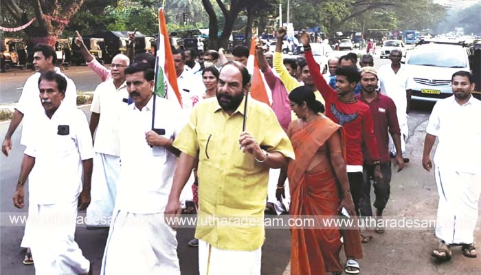 സി.കെ.ശ്രീധരനെതിരെ ഉദുമയില്‍ കോണ്‍ഗ്രസ് നേതൃത്വത്തില്‍ പ്രതിഷേധം