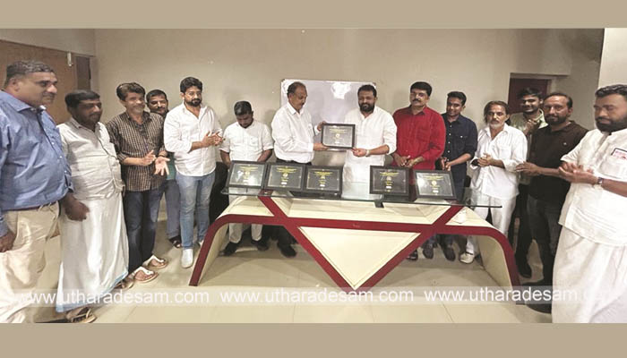 ഫ്രീ എയ്ഡ് സെന്റര്‍; ഉപഹാരം നല്‍കി ആദരിച്ചു