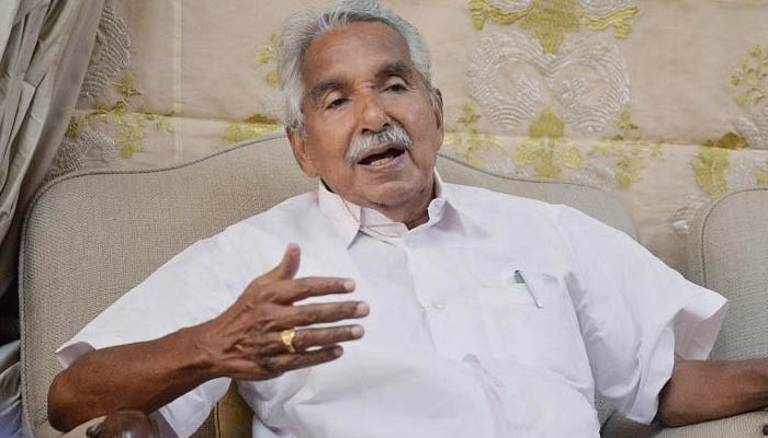 ഉമ്മന്ചാണ്ടിയെ വധിക്കാന് ശ്രമിച്ച കേസില് മൂന്നുപേര് കുറ്റക്കാര്; 110 പേരെ വിട്ടയച്ചു ഉമ്മന്ചാണ്ടിയെ വധിക്കാന് ശ്രമിച്ച കേസില് മൂന്നുപേര് കുറ്റക്കാര്; 110 പേരെ വിട്ടയച്ചു