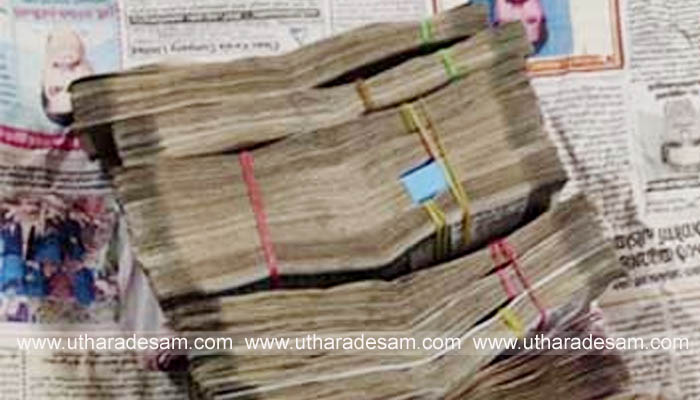 ബേക്കല്‍ സ്വദേശിയുടെ കാറില്‍ നിന്ന് രേഖകളില്ലാത്ത 7.75 ലക്ഷം രൂപ പിടികൂടി