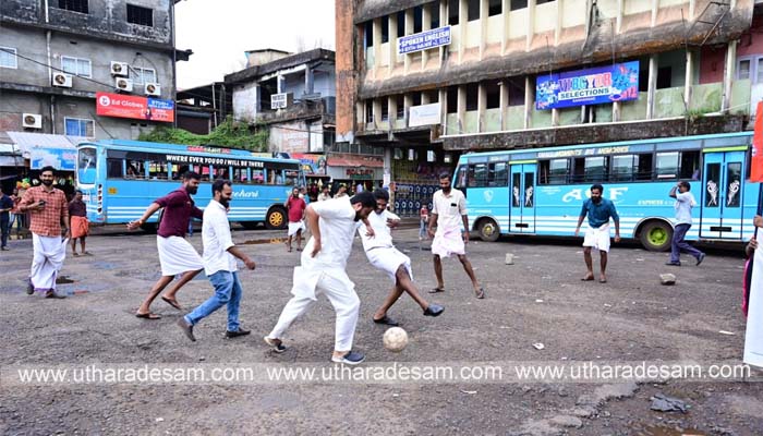 ആലാമിപ്പള്ളി ബസ് സ്റ്റാന്റ് അടച്ചിടുന്നതിനെതിരെ ഫുട്‌ബോള്‍ മത്സരം നടത്തി യൂത്ത് കോണ്‍ഗ്രസ് പ്രതിഷേധം