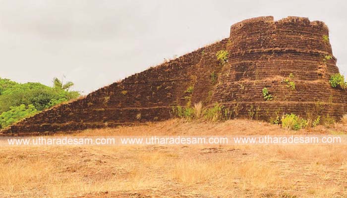 ആരിക്കാടി കോട്ട സംരക്ഷിക്കാനാളില്ലാതെ നാശത്തിന്റെ വക്കില്‍