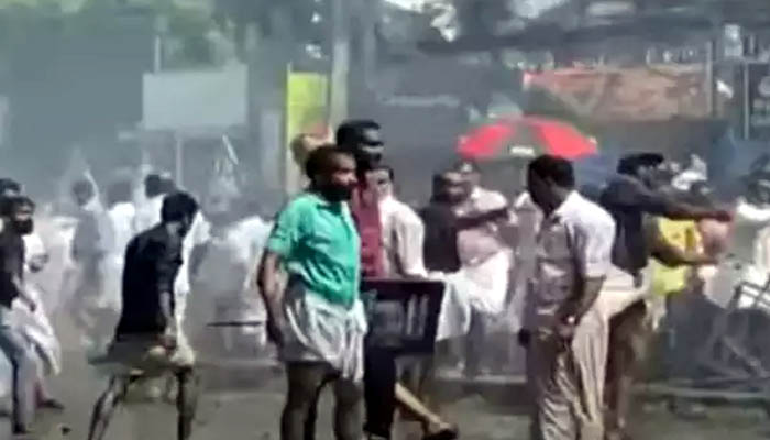 കെ.പി.സി.സിയുടെ ഡി.ജി.പി ഓഫീസ് മാര്ച്ച് അക്രമാസക്തമായി കെ.പി.സി.സിയുടെ ഡി.ജി.പി ഓഫീസ് മാര്ച്ച് അക്രമാസക്തമായി
