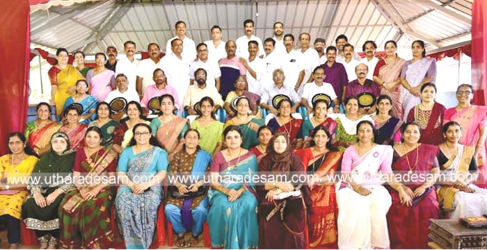 മൂന്നര പതിറ്റാണ്ടിന് ശേഷം സ്‌കൂള്‍ അങ്കണത്തില്‍ വീണ്ടും ഒത്തുചേര്‍ന്നു