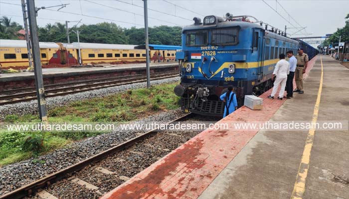 കാഞ്ഞങ്ങാട്ട് ഒന്നാം പ്ലാറ്റ്‌ഫോമില്‍ ഗൂഡ്‌സ് ട്രെയിന്‍ നിര്‍ത്തി ലോക്കോ പൈലറ്റ് ഇറങ്ങിപ്പോയി; വീഴ്ചയില്ലെന്ന് റെയില്‍വെ